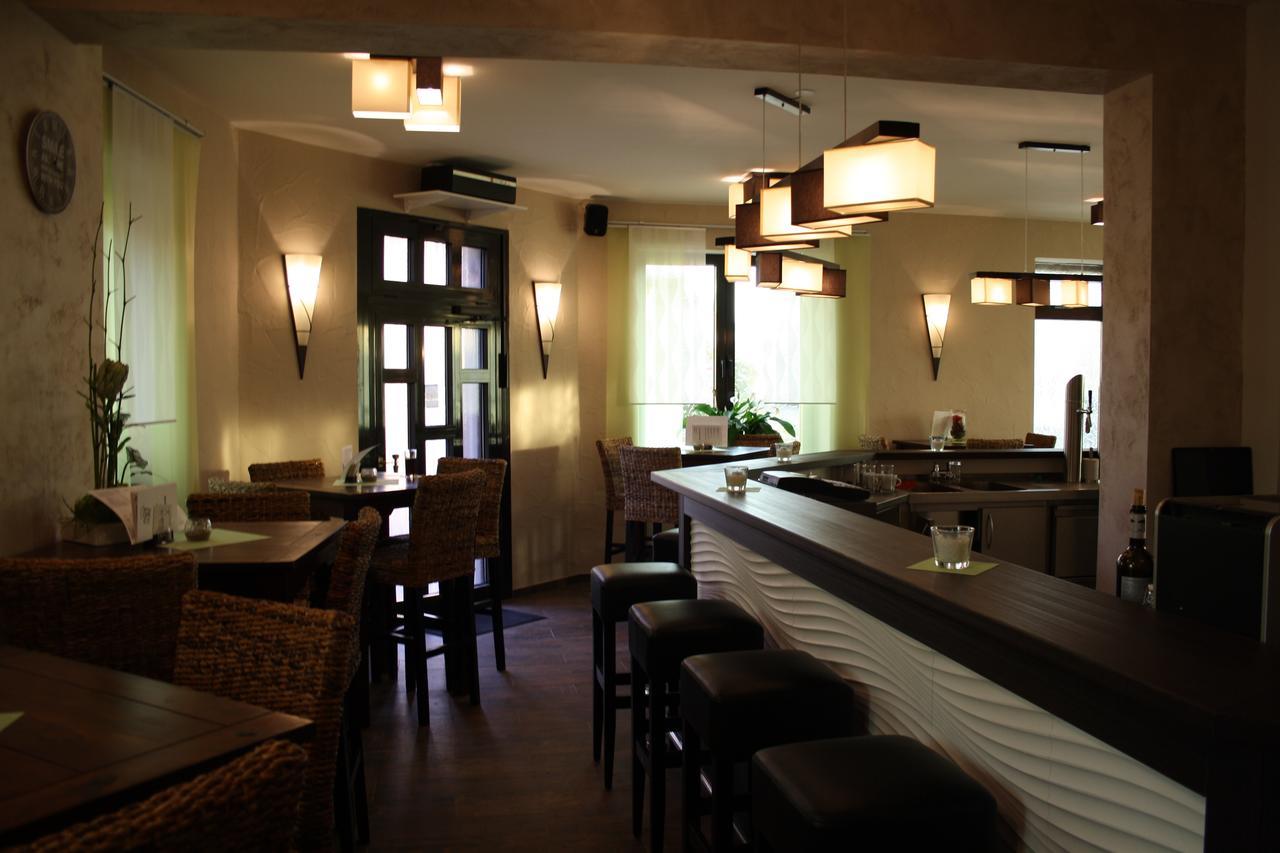 Hotel - Bistro - 3-Eck Merchweiler Esterno foto